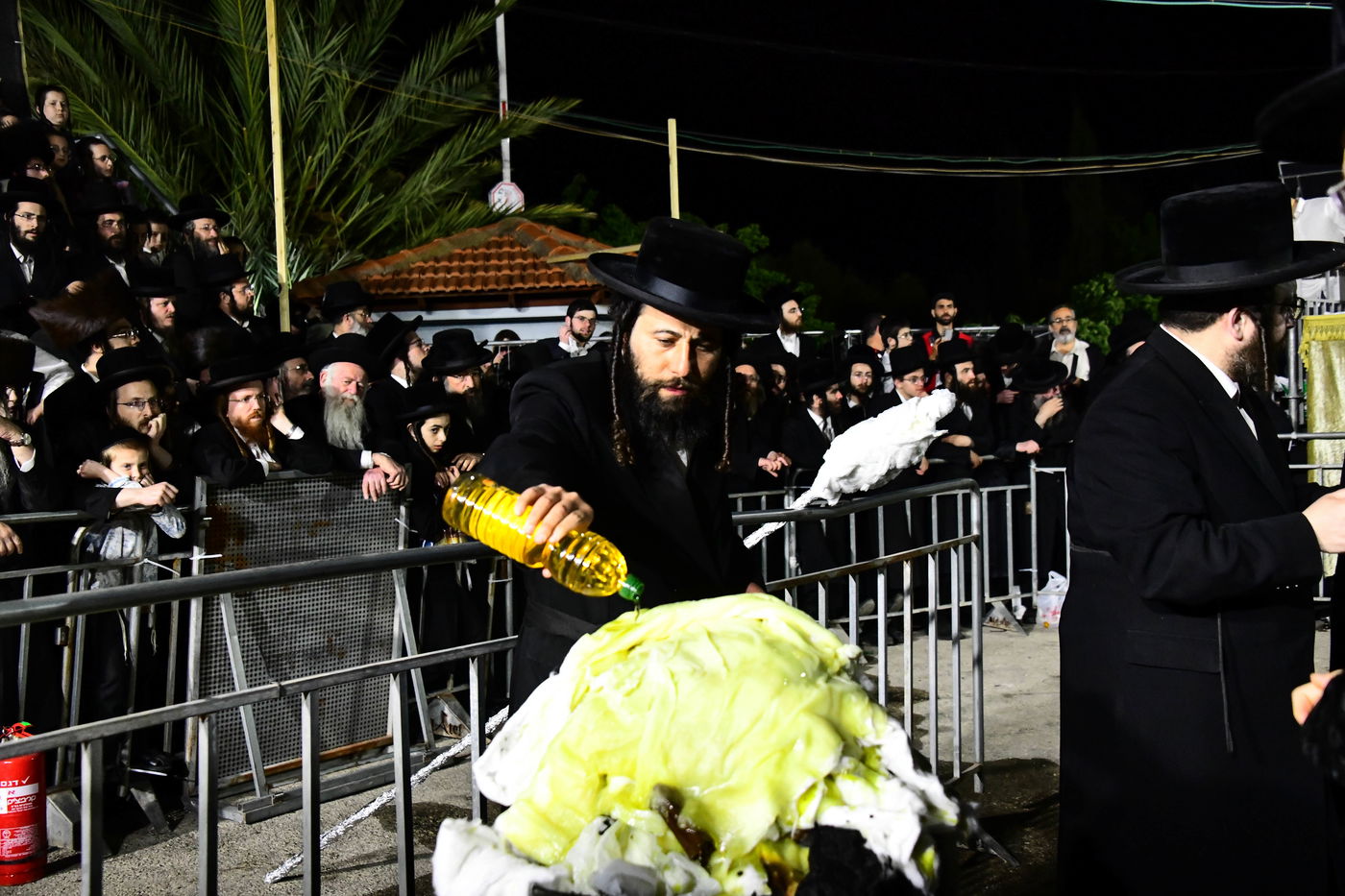 ל"ג בעומר בחצה"ק זוויעהיל