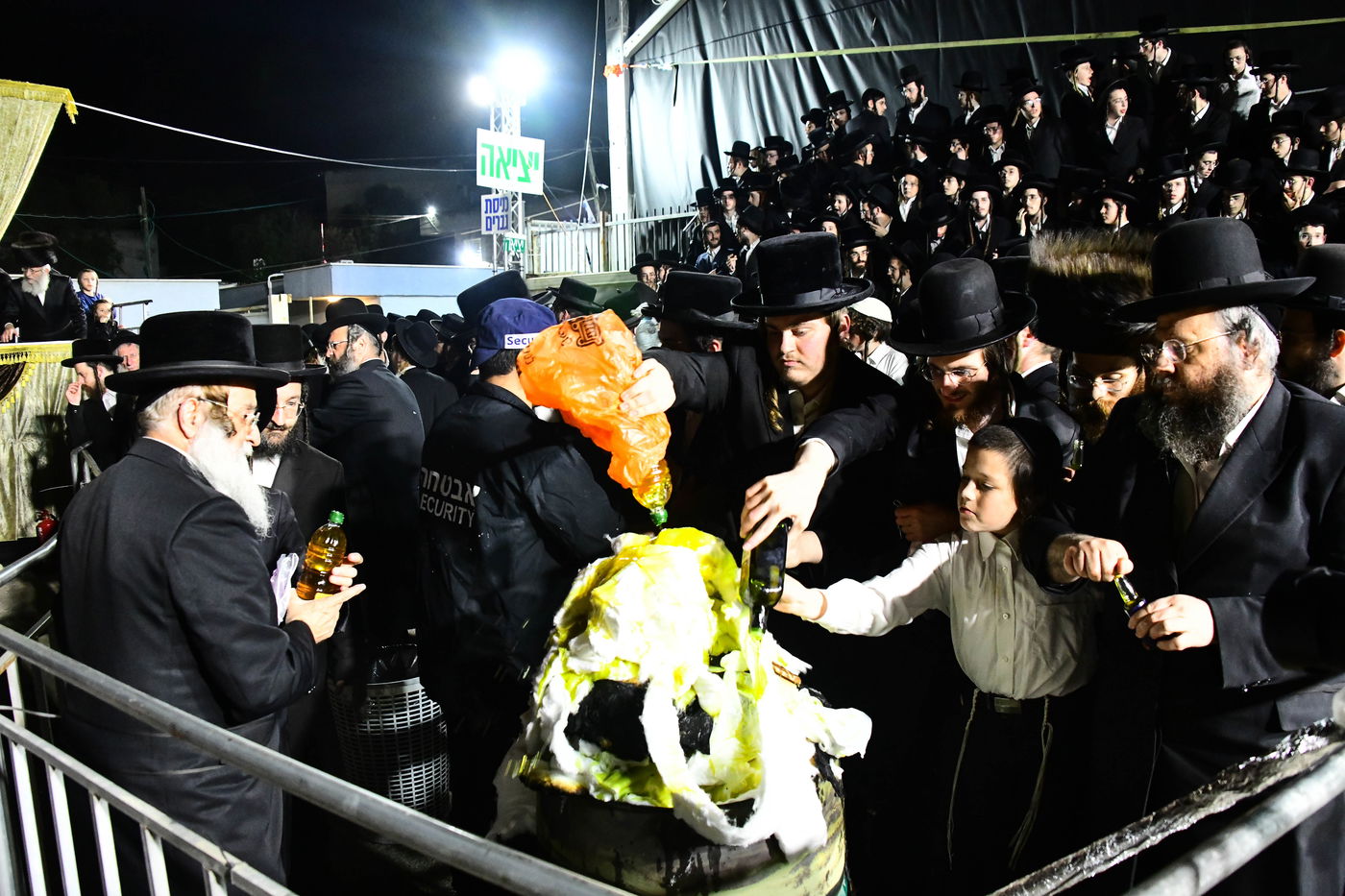 ל"ג בעומר בחצה"ק זוויעהיל