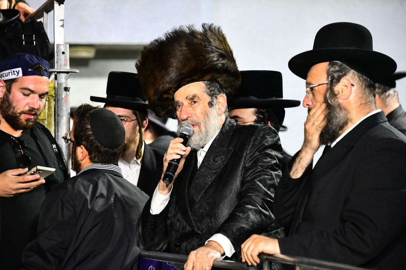 ל"ג בעומר בחצה"ק זוויעהיל