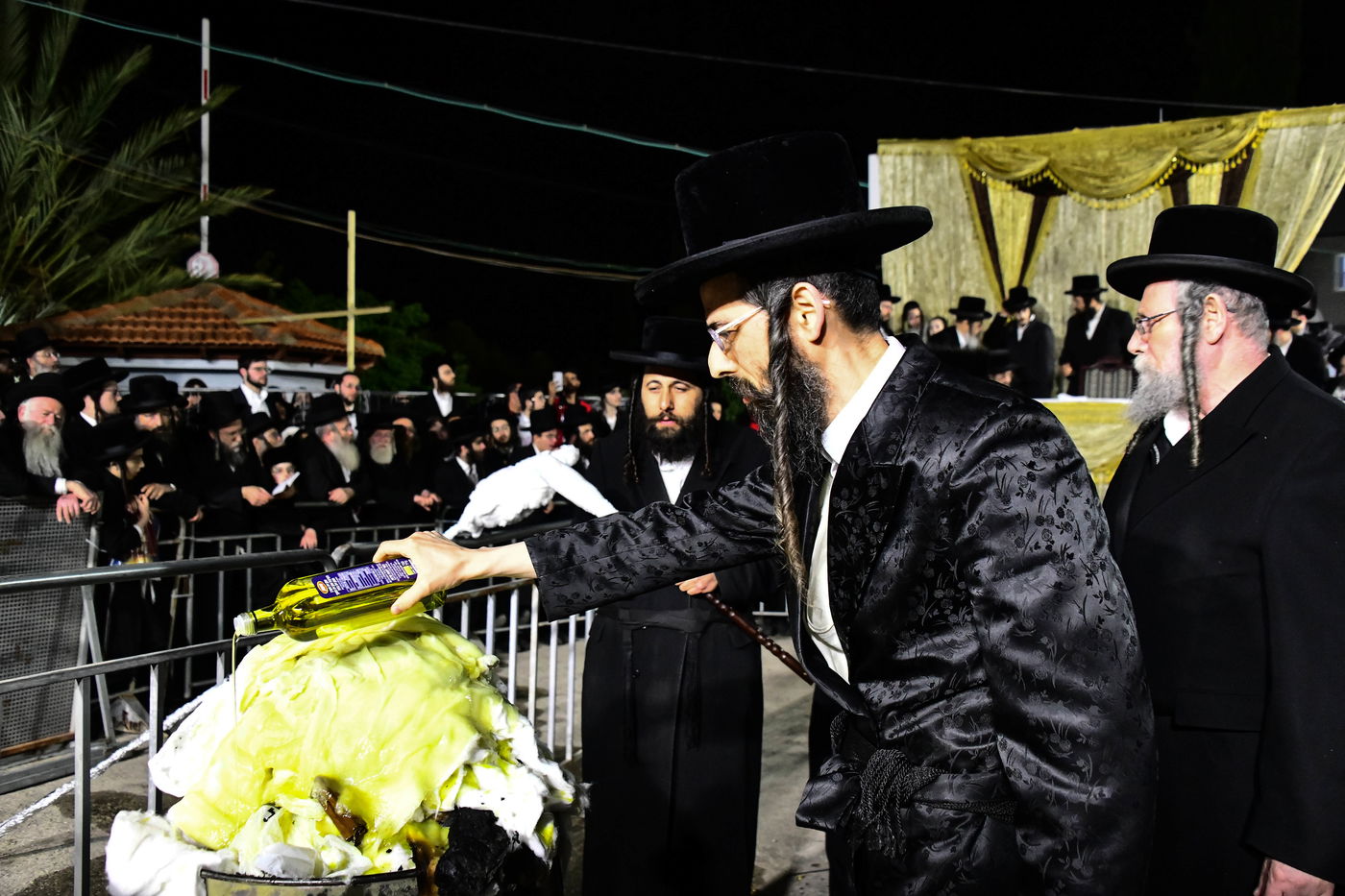 ל"ג בעומר בחצה"ק זוויעהיל