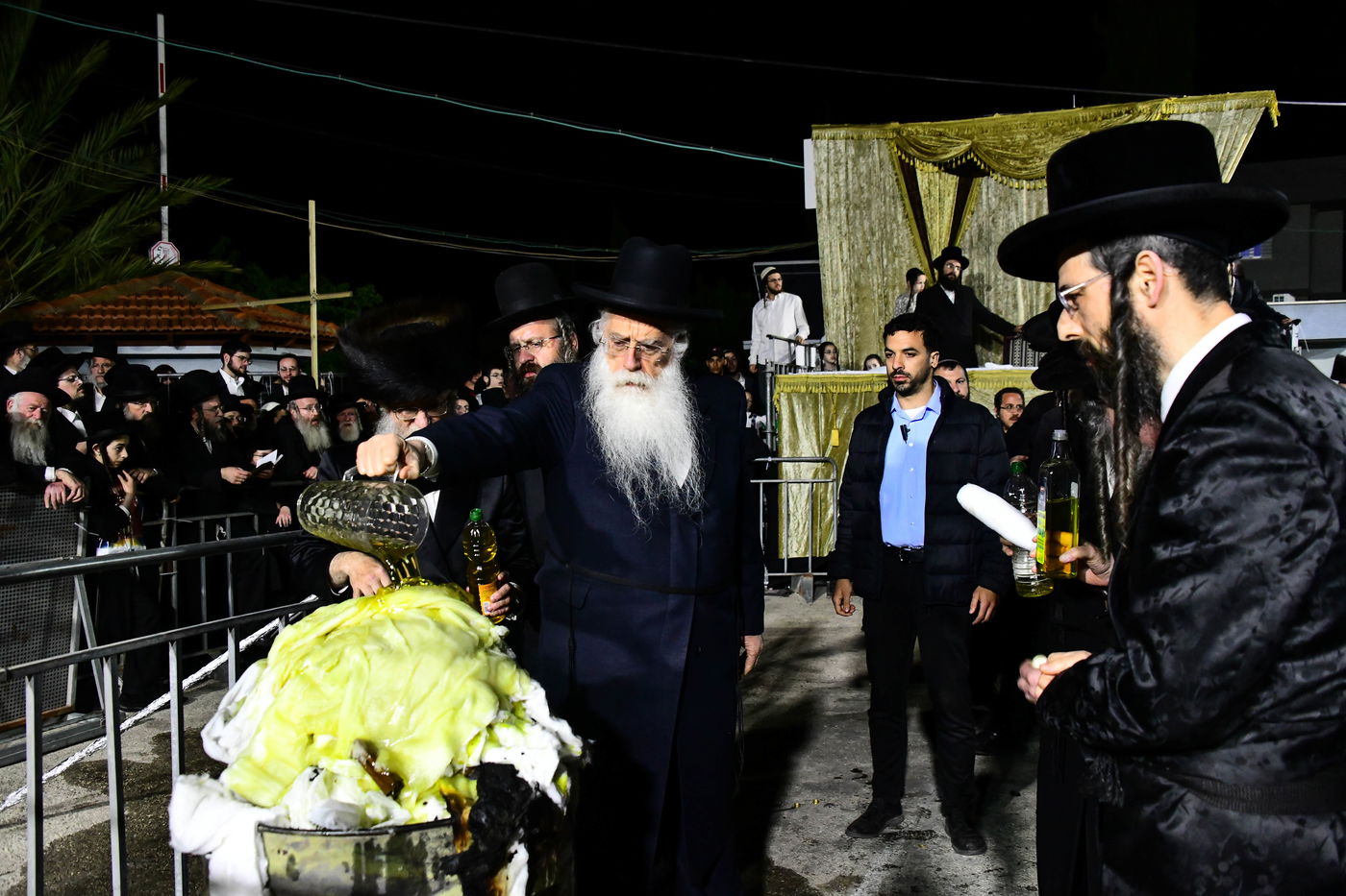 ל"ג בעומר בחצה"ק זוויעהיל