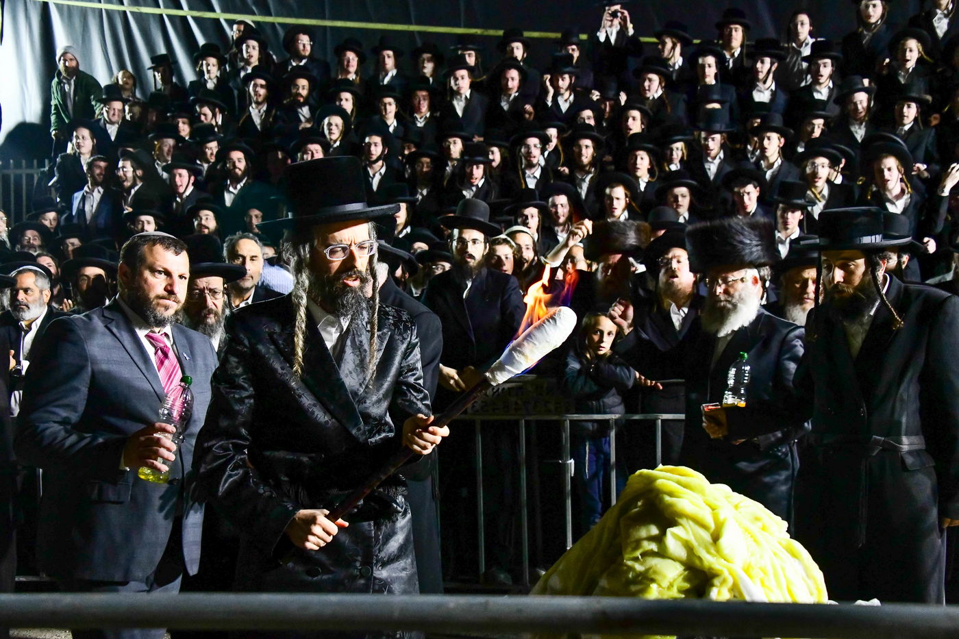 ל"ג בעומר בחצה"ק זוויעהיל