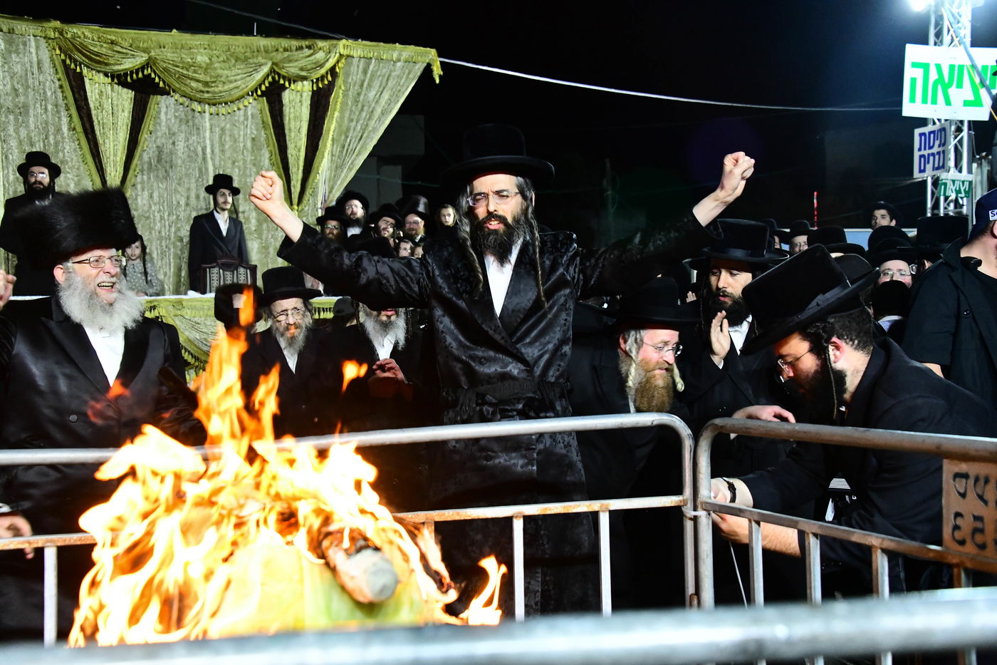 ל"ג בעומר בחצה"ק זוויעהיל