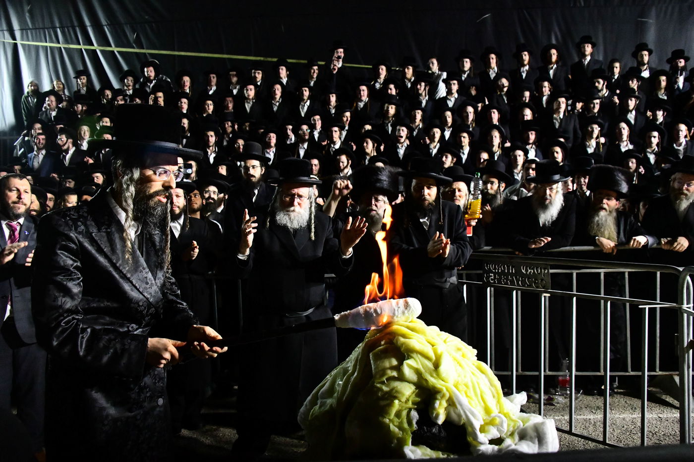 ל"ג בעומר בחצה"ק זוויעהיל