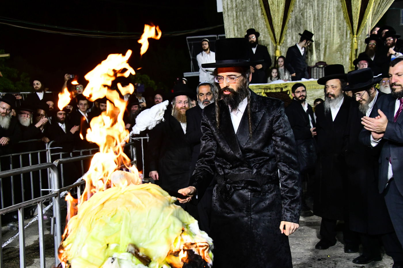 ל"ג בעומר בחצה"ק זוויעהיל