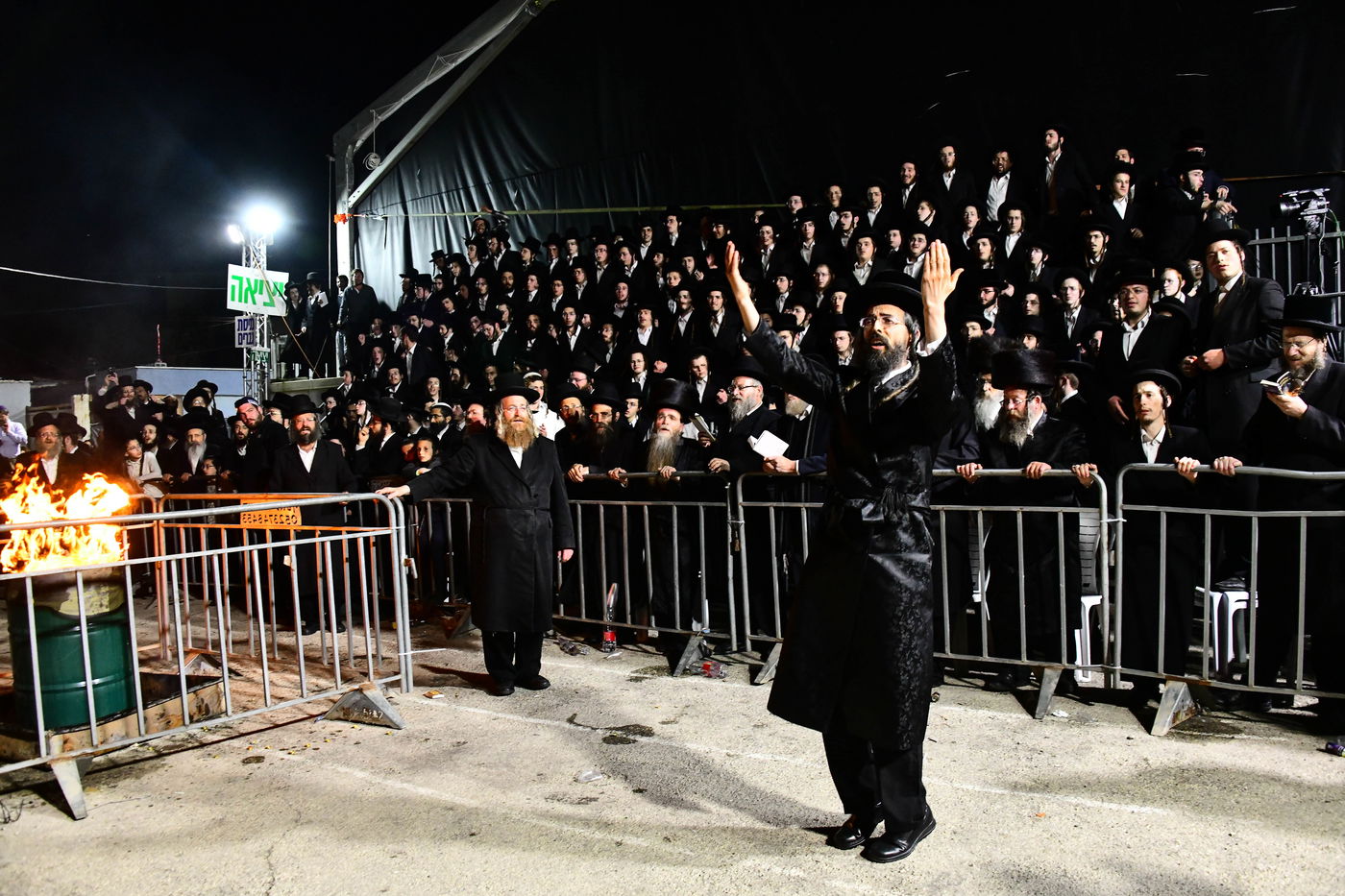 ל"ג בעומר בחצה"ק זוויעהיל