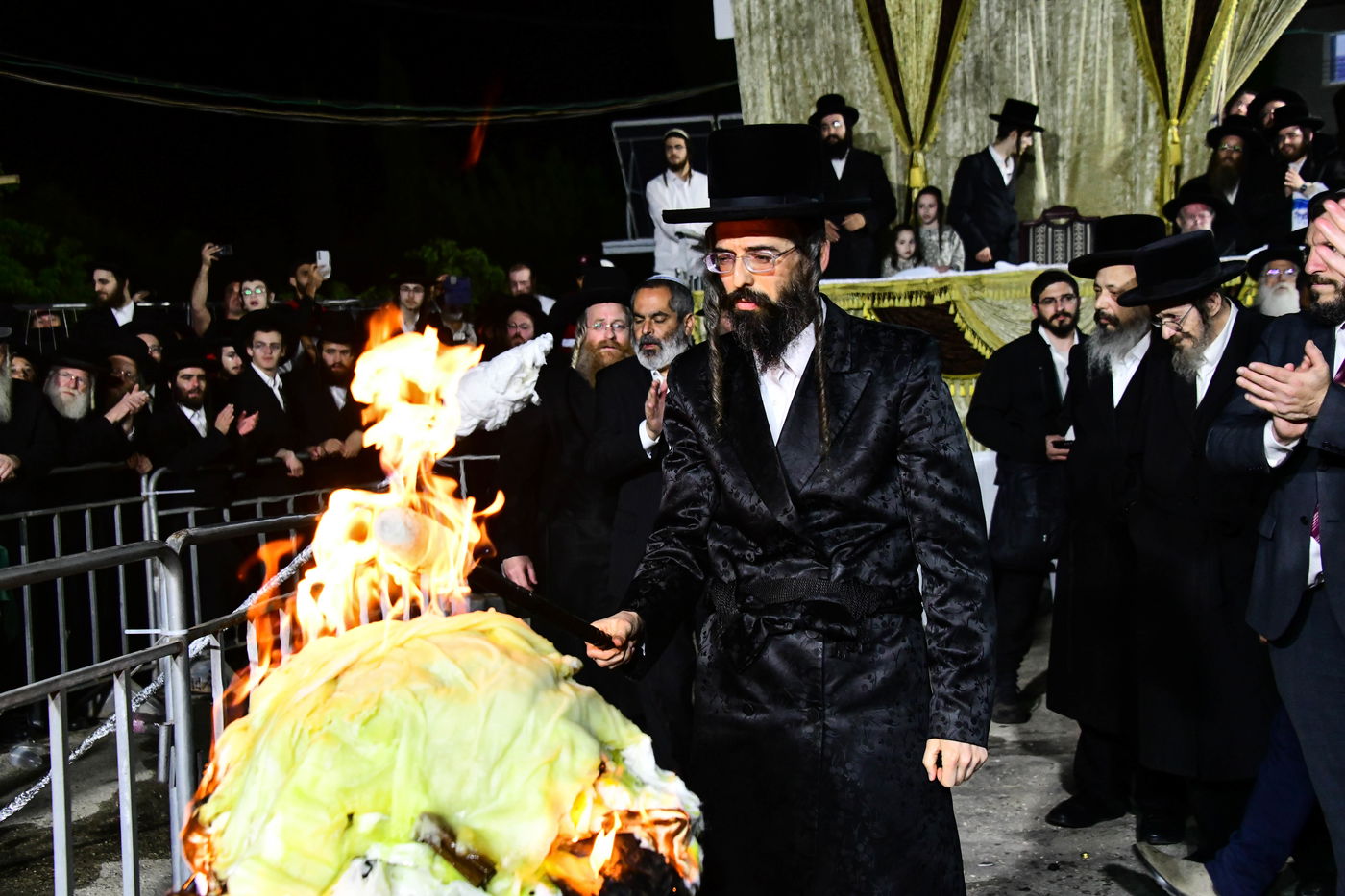 ל"ג בעומר בחצה"ק זוויעהיל