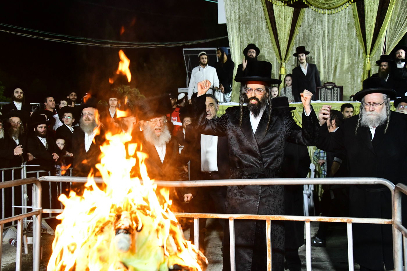 ל"ג בעומר בחצה"ק זוויעהיל