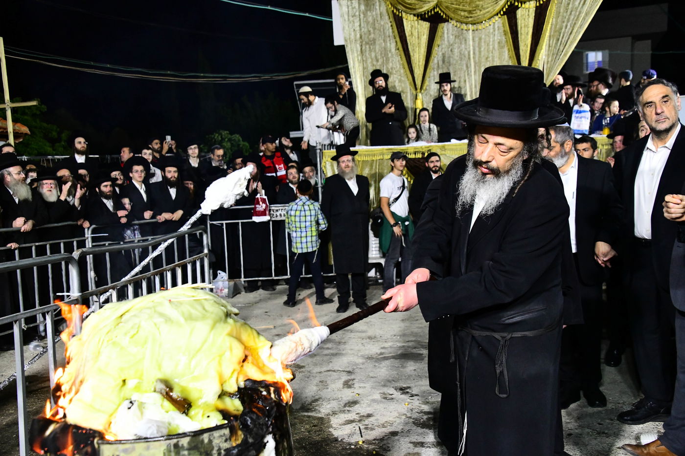 ל"ג בעומר בחצה"ק זוויעהיל