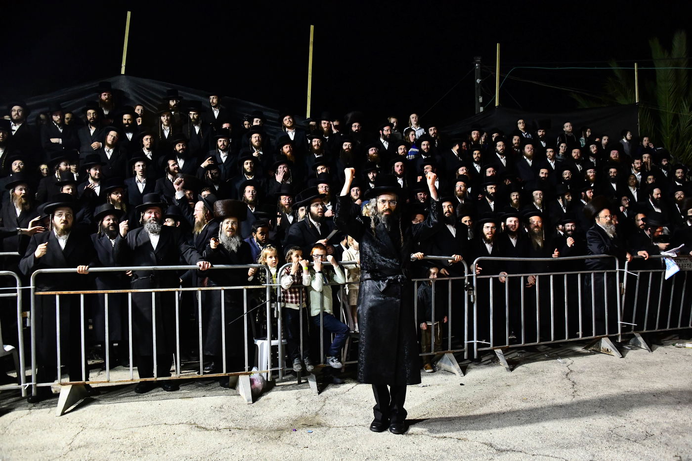 ל"ג בעומר בחצה"ק זוויעהיל