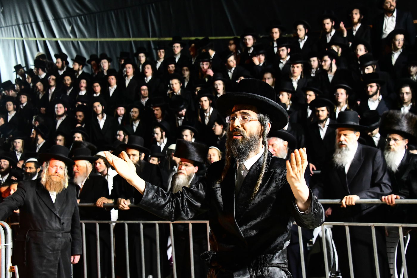 ל"ג בעומר בחצה"ק זוויעהיל