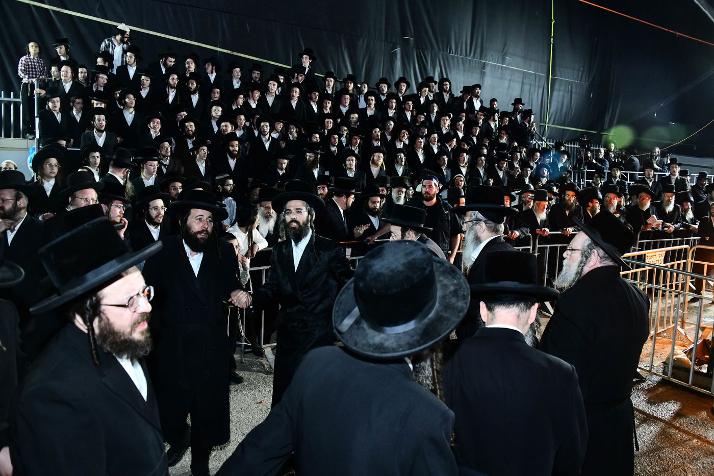 ל"ג בעומר בחצה"ק זוויעהיל