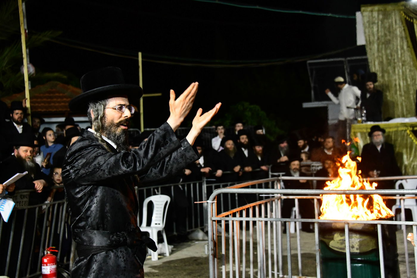 ל"ג בעומר בחצה"ק זוויעהיל