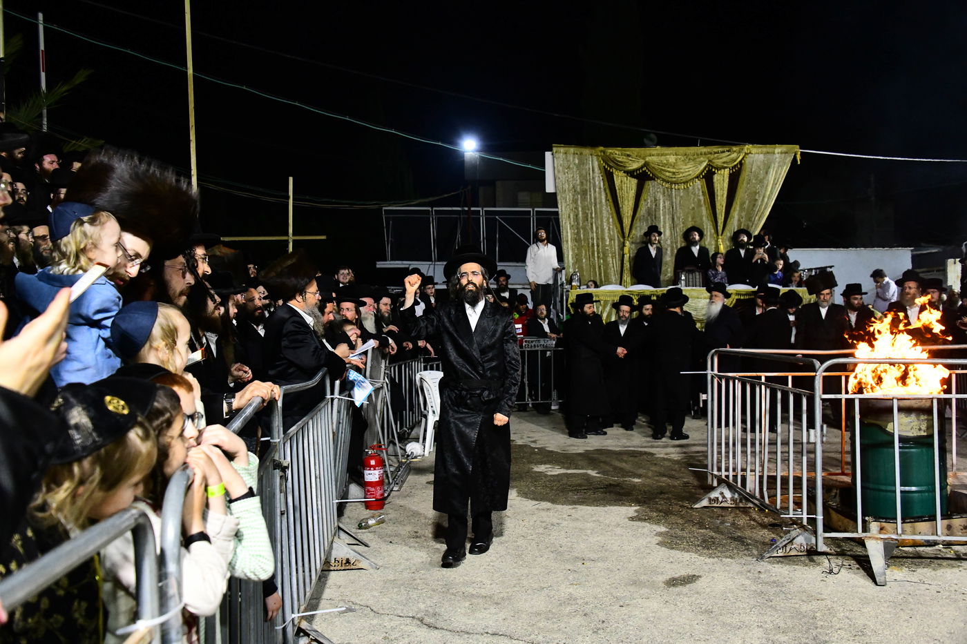 ל"ג בעומר בחצה"ק זוויעהיל