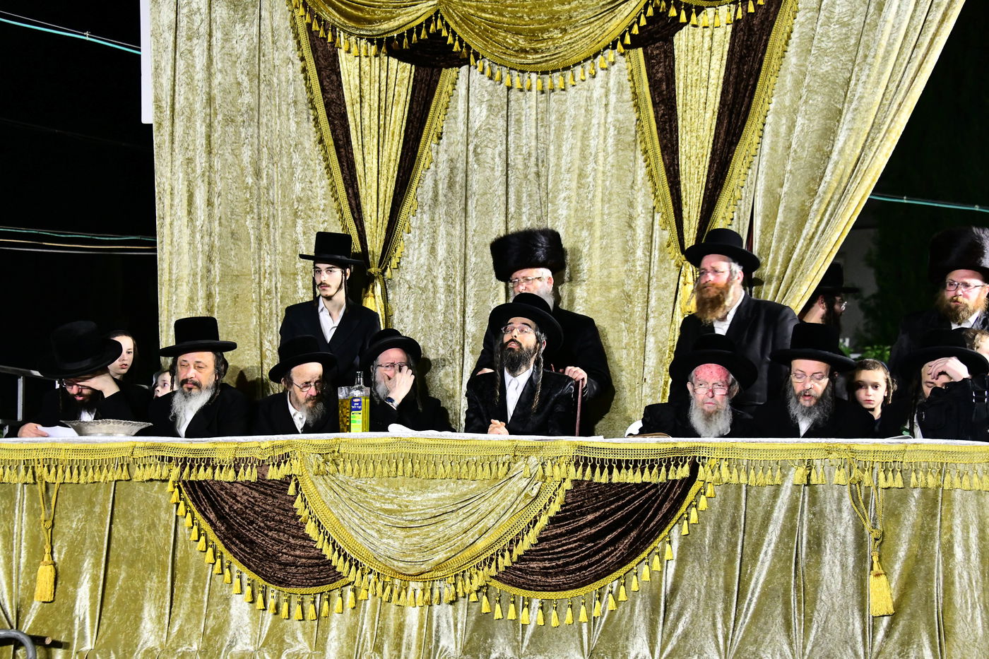 ל"ג בעומר בחצה"ק זוויעהיל