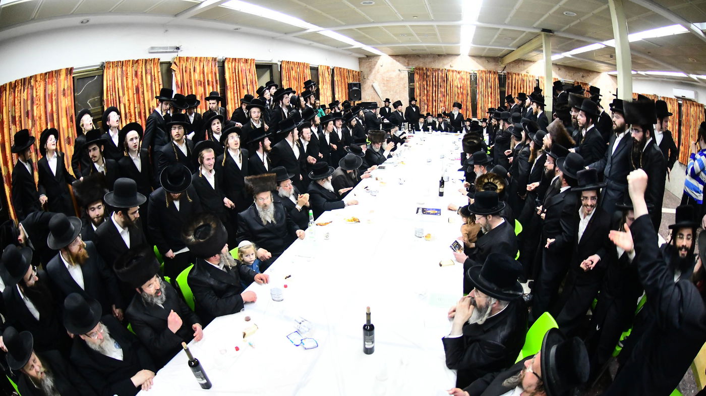 ל"ג בעומר בחצה"ק זוויעהיל