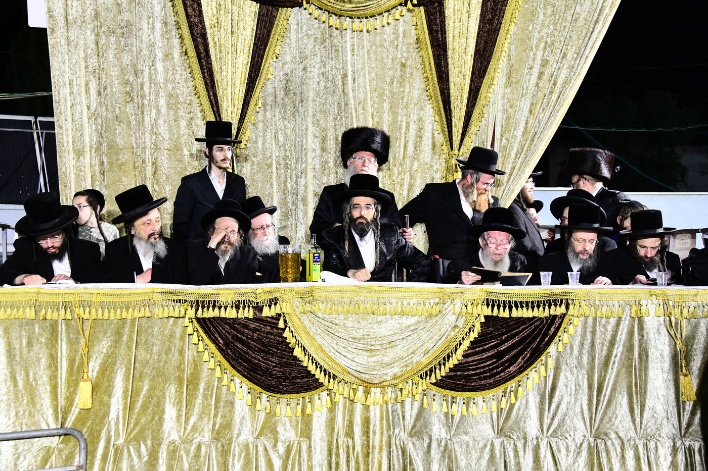 ל"ג בעומר בחצה"ק זוויעהיל