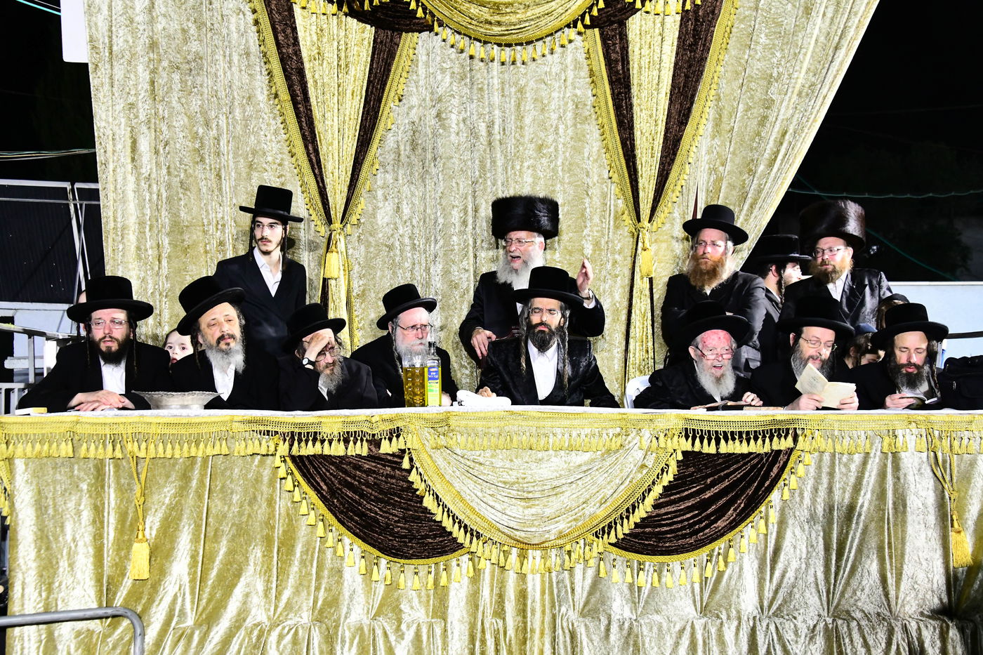 ל"ג בעומר בחצה"ק זוויעהיל