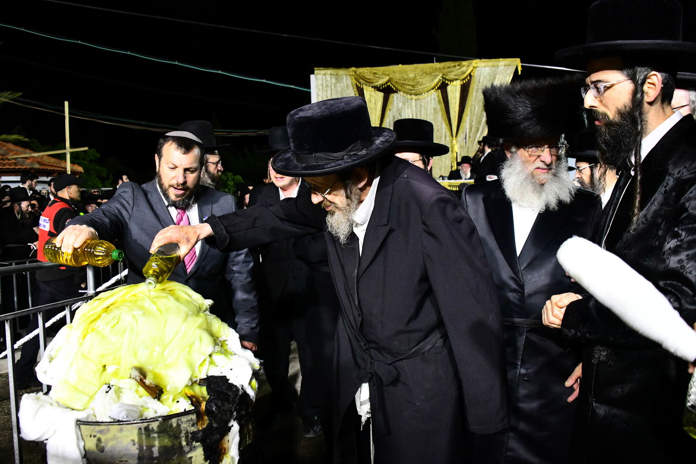 ל"ג בעומר בחצה"ק זוויעהיל