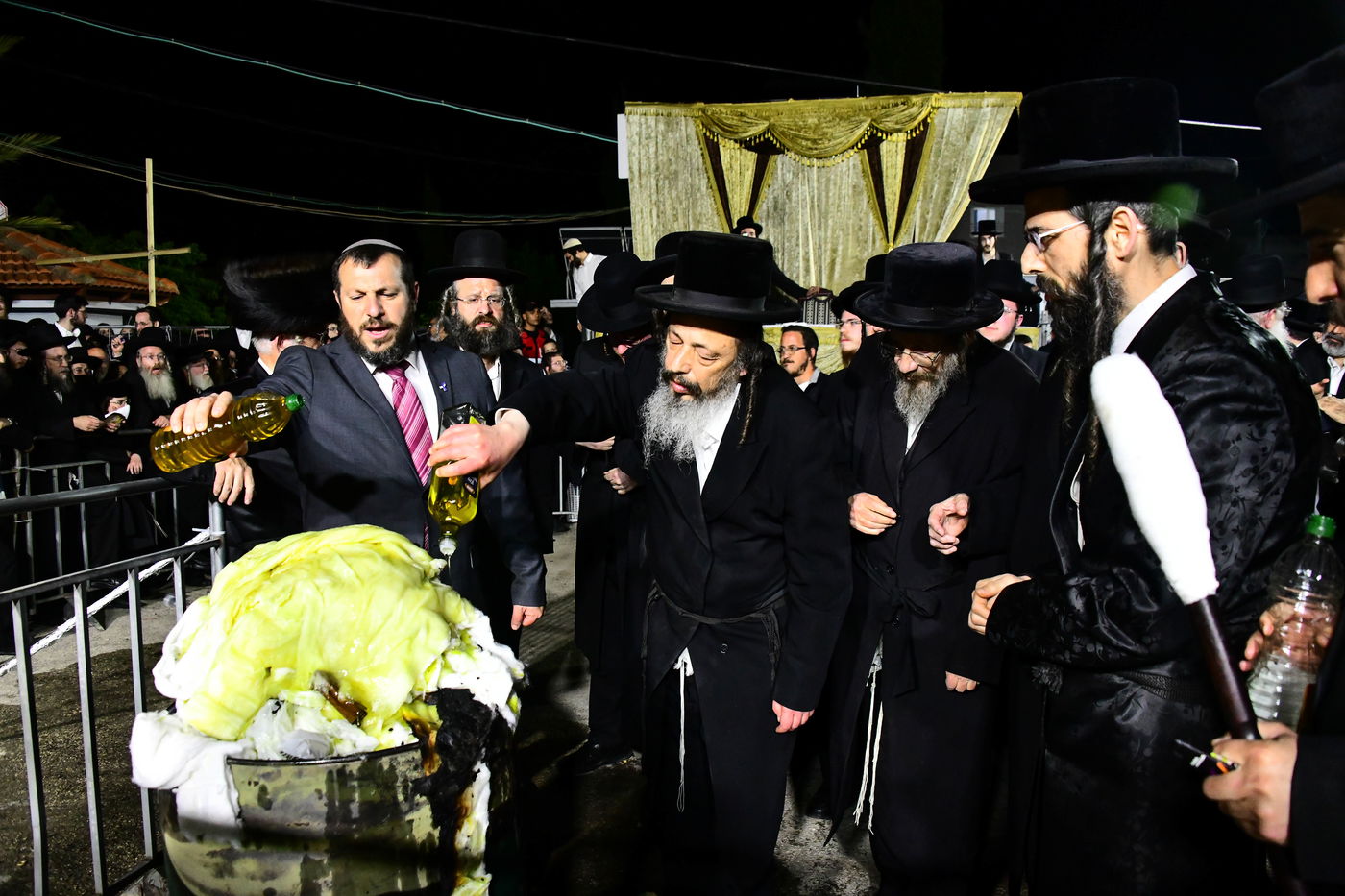 ל"ג בעומר בחצה"ק זוויעהיל