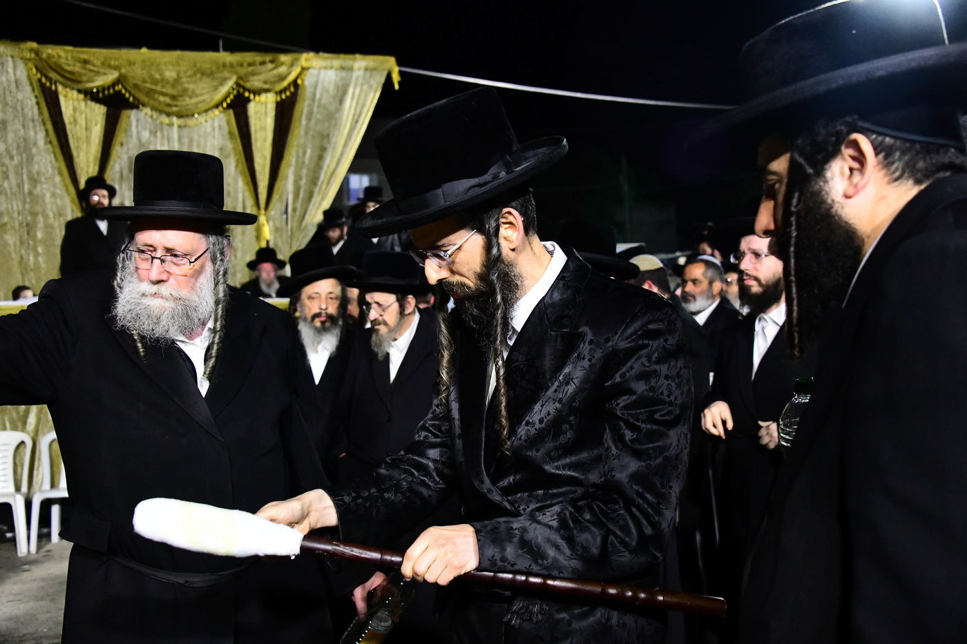 ל"ג בעומר בחצה"ק זוויעהיל