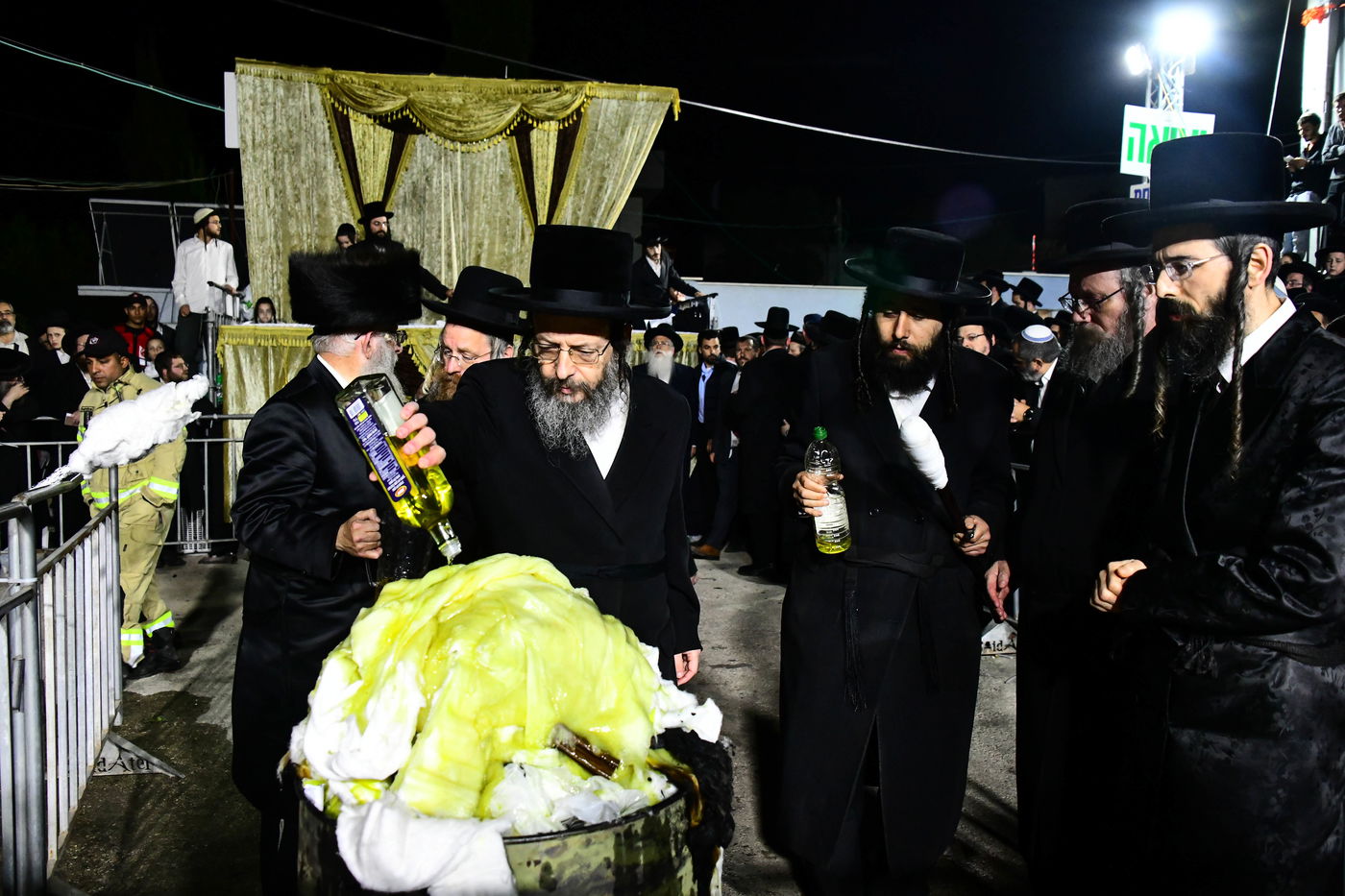 ל"ג בעומר בחצה"ק זוויעהיל