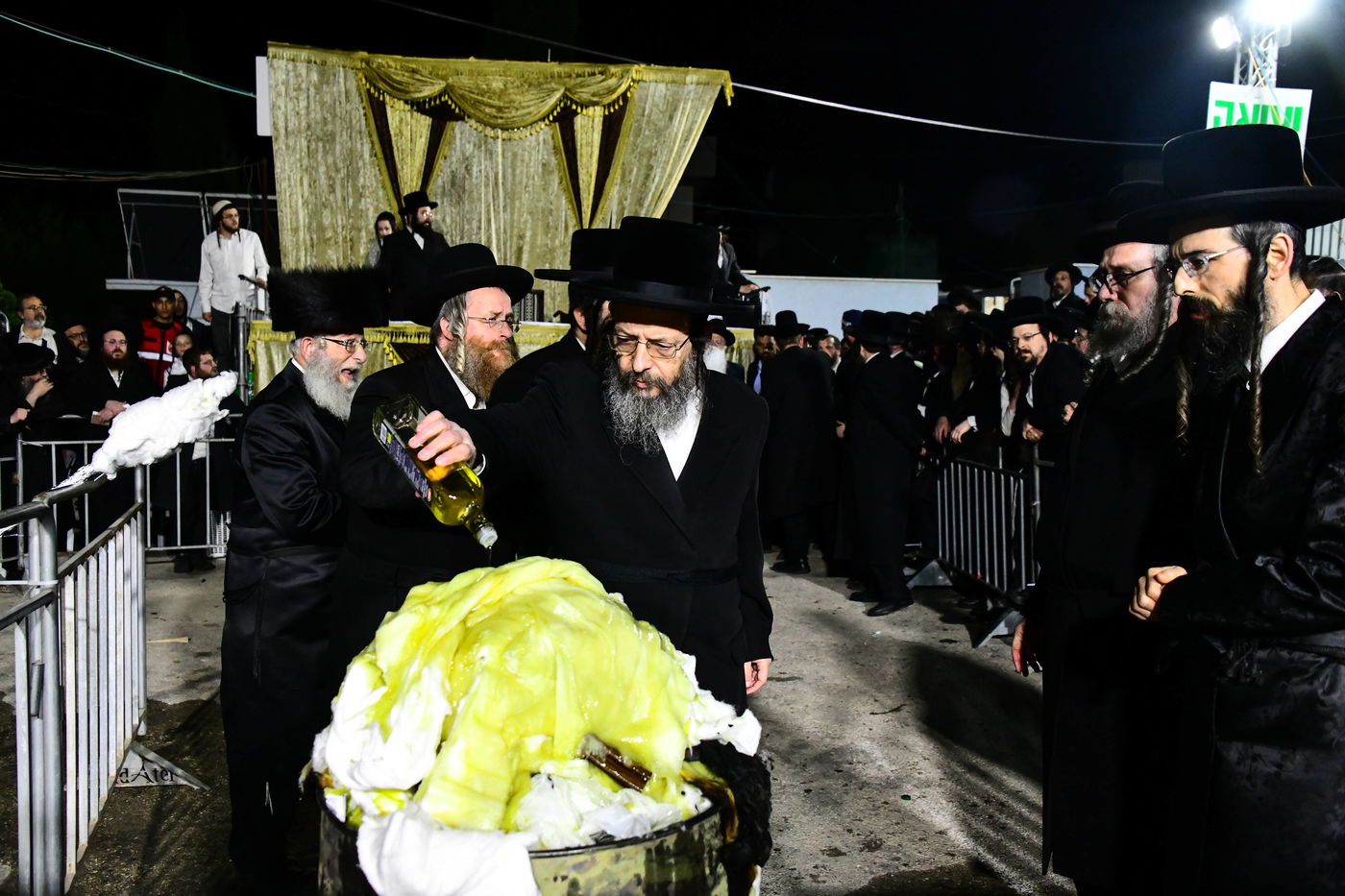 ל"ג בעומר בחצה"ק זוויעהיל