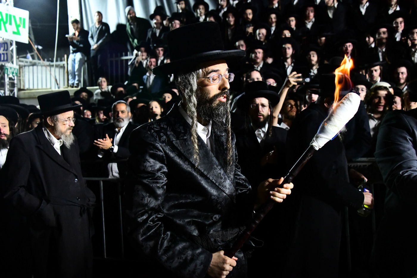 ל"ג בעומר בחצה"ק זוויעהיל