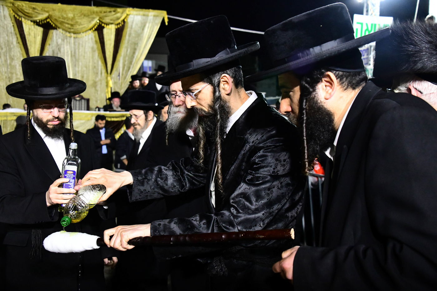 ל"ג בעומר בחצה"ק זוויעהיל