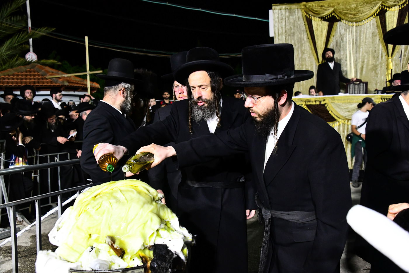 ל"ג בעומר בחצה"ק זוויעהיל