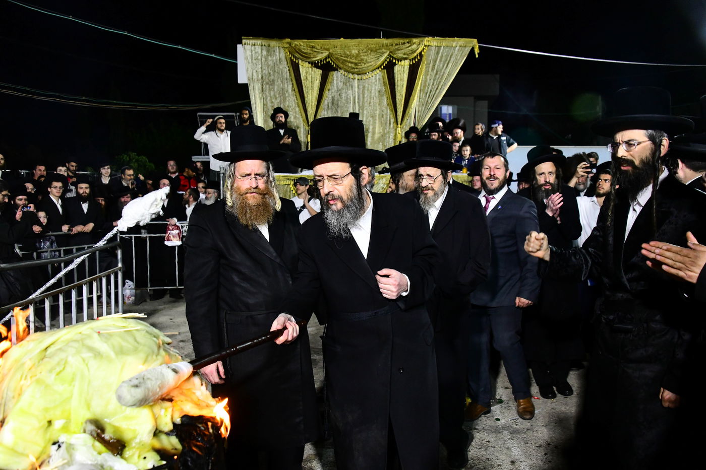 ל"ג בעומר בחצה"ק זוויעהיל