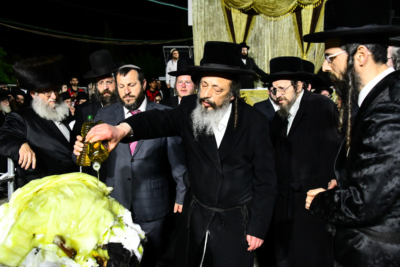 ל"ג בעומר בחצה"ק זוויעהיל