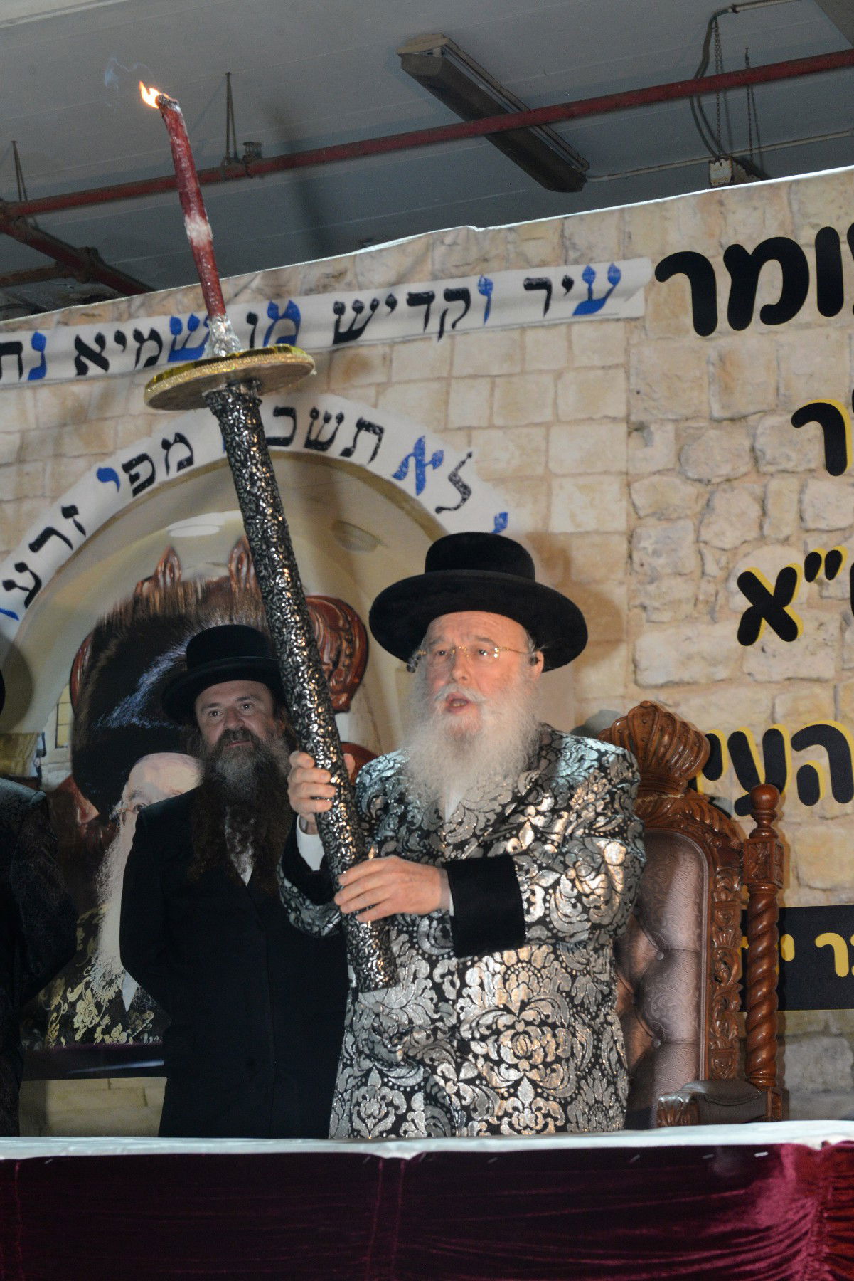 הדלקת ל"ג בעומר הגדולה, אצל האדמו"ר ממישקולץ – מנהיגה הרוחני של פתח תקוה