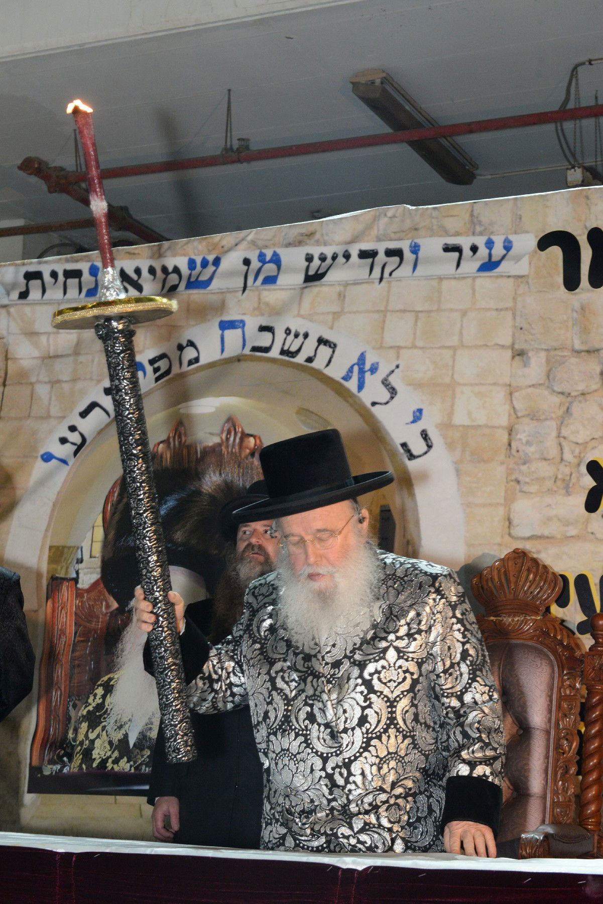 הדלקת ל"ג בעומר הגדולה, אצל האדמו"ר ממישקולץ – מנהיגה הרוחני של פתח תקוה