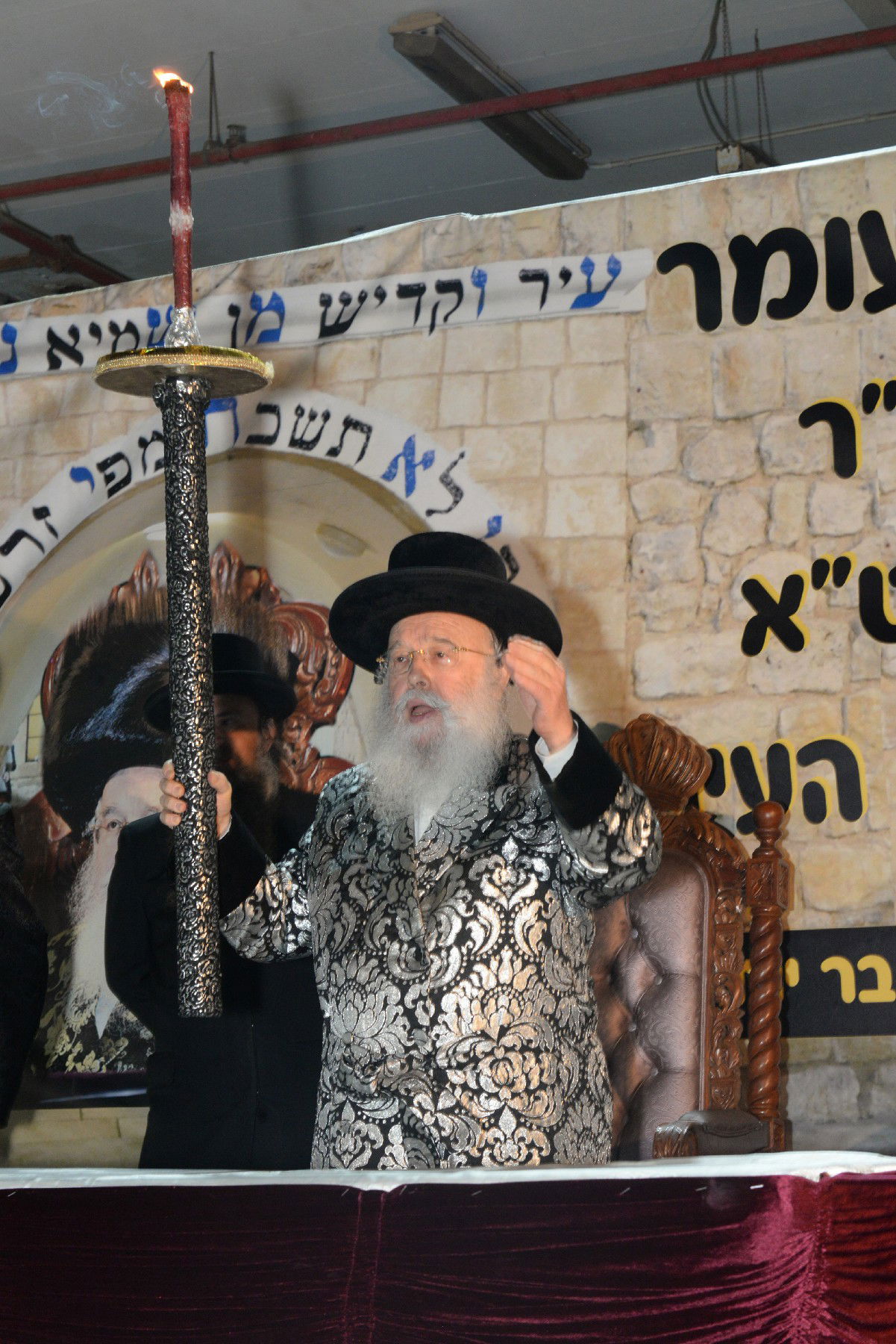 הדלקת ל"ג בעומר הגדולה, אצל האדמו"ר ממישקולץ – מנהיגה הרוחני של פתח תקוה