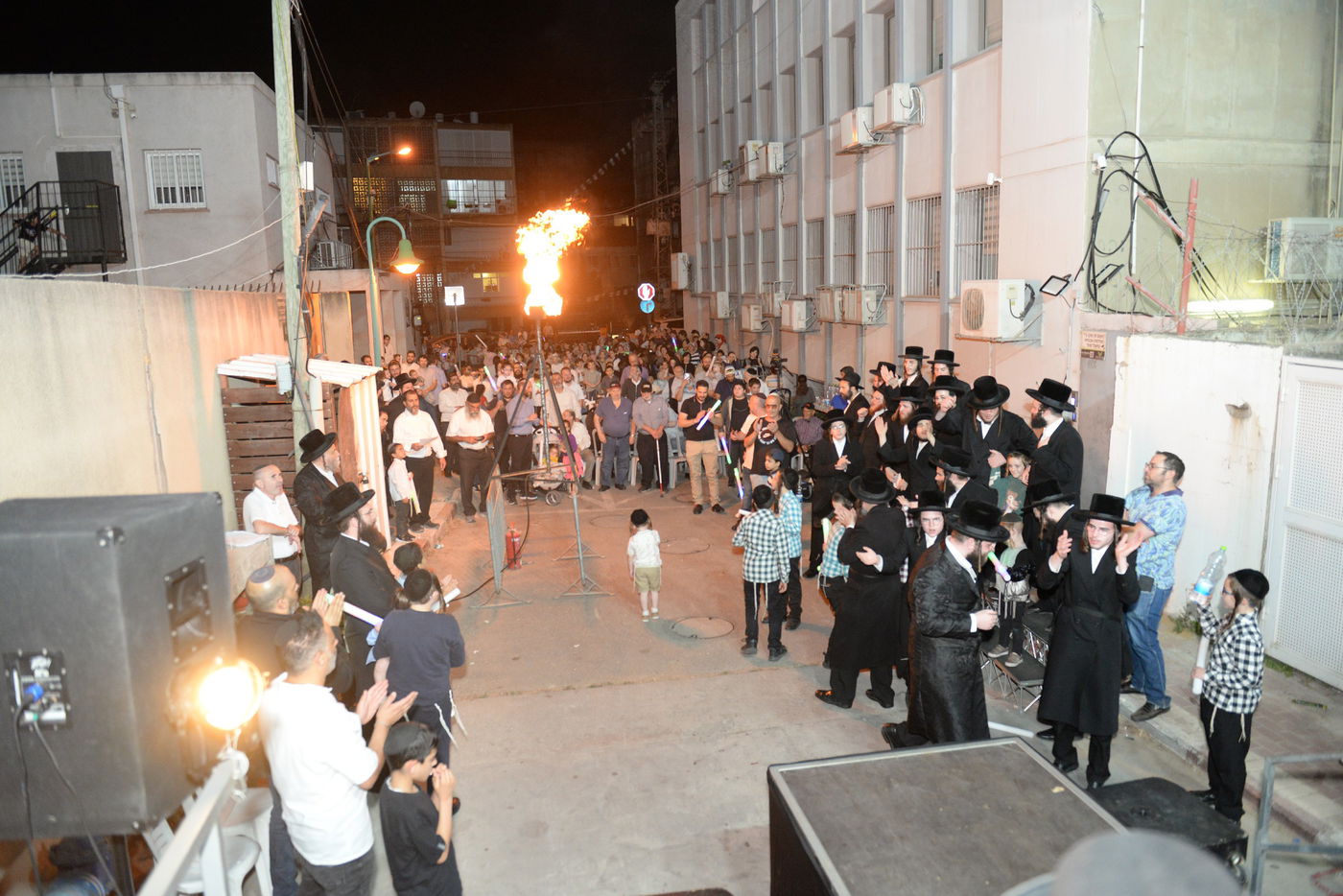 הדלקת ל"ג בעומר הגדולה, אצל האדמו"ר ממישקולץ – מנהיגה הרוחני של פתח תקוה