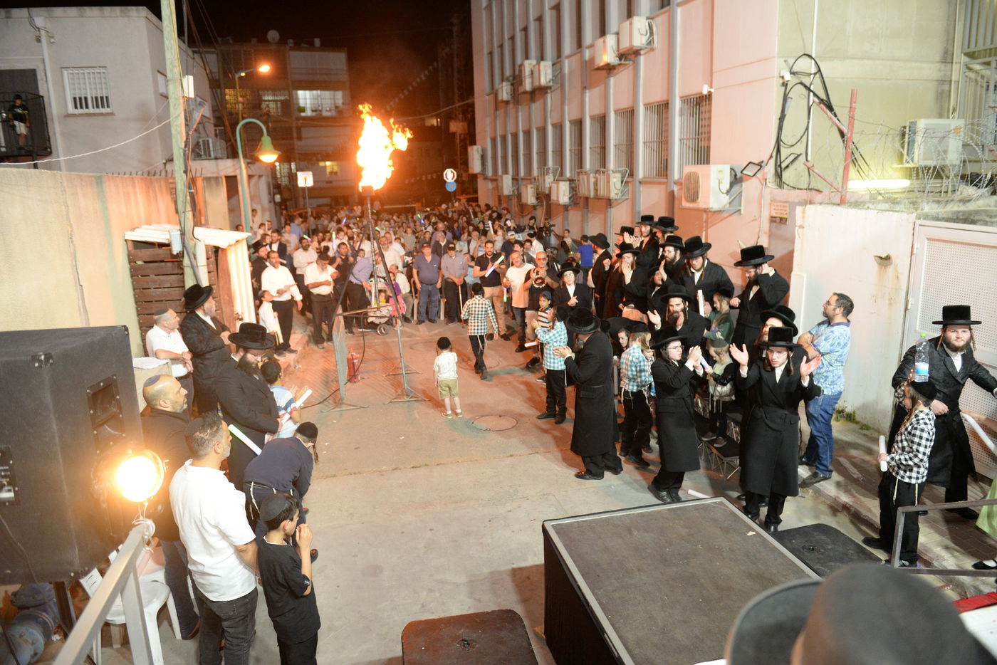 הדלקת ל"ג בעומר הגדולה, אצל האדמו"ר ממישקולץ – מנהיגה הרוחני של פתח תקוה