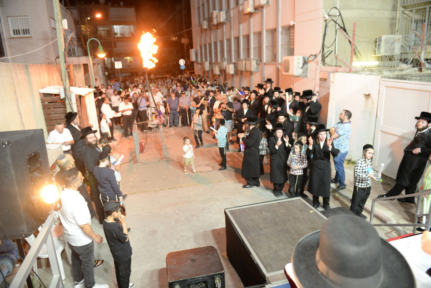 הדלקת ל"ג בעומר הגדולה, אצל האדמו"ר ממישקולץ – מנהיגה הרוחני של פתח תקוה