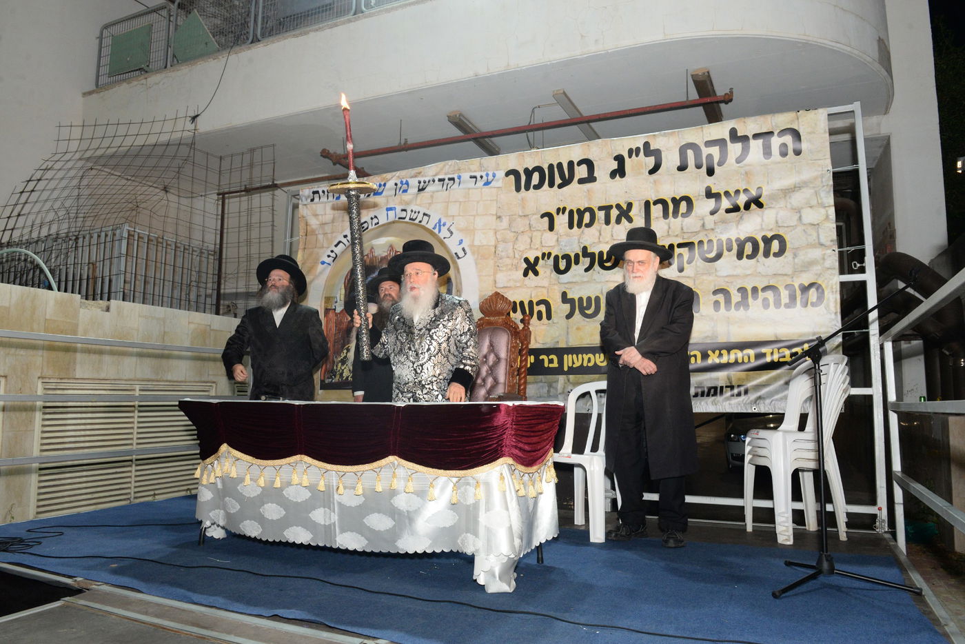 הדלקת ל"ג בעומר הגדולה, אצל האדמו"ר ממישקולץ – מנהיגה הרוחני של פתח תקוה