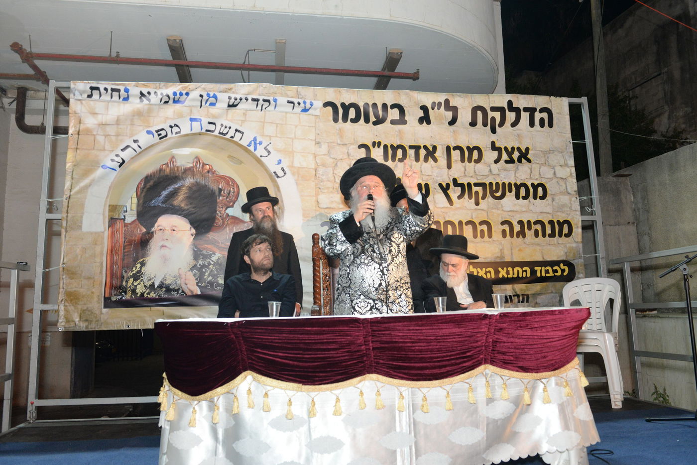 הדלקת ל"ג בעומר הגדולה, אצל האדמו"ר ממישקולץ – מנהיגה הרוחני של פתח תקוה