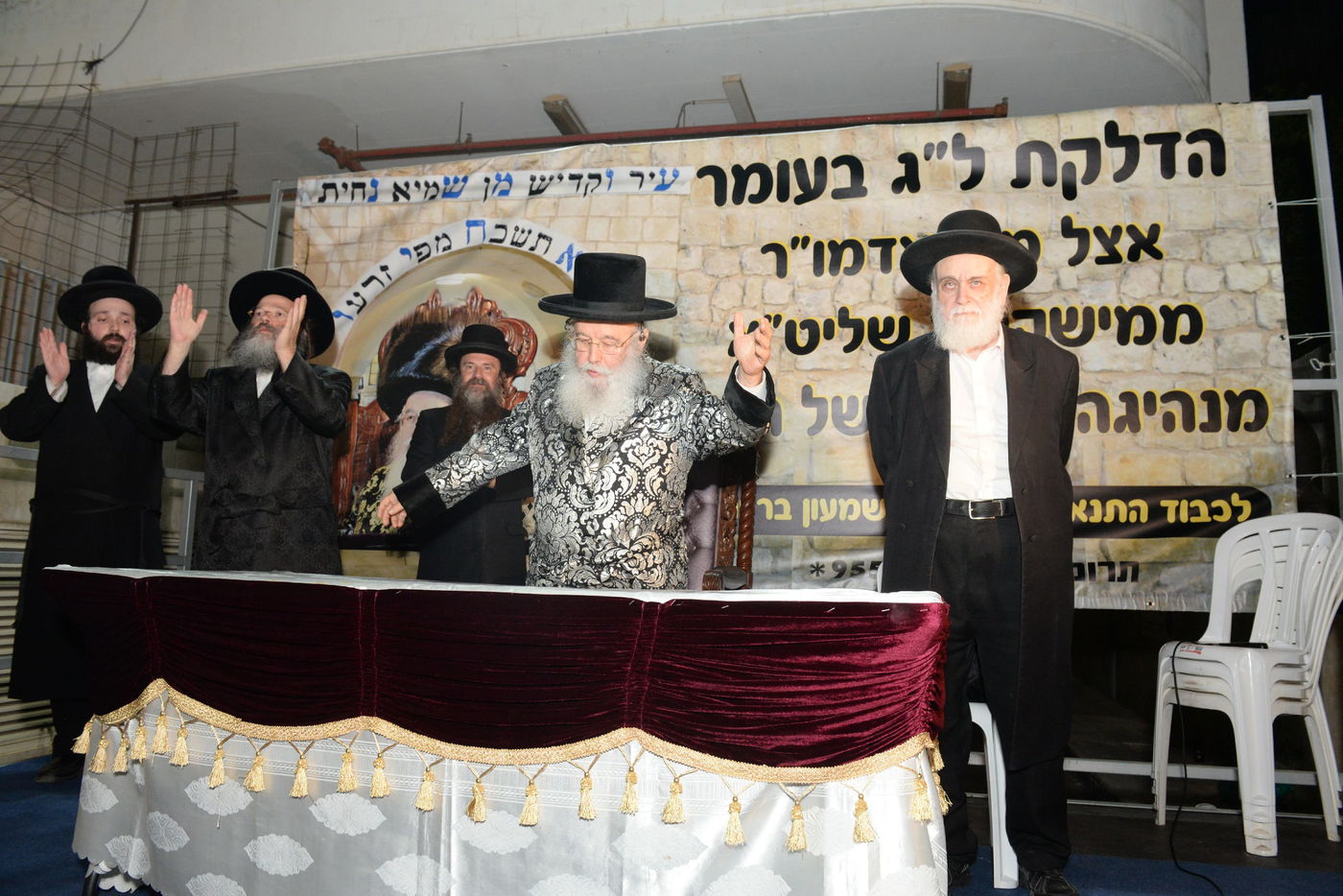 הדלקת ל"ג בעומר הגדולה, אצל האדמו"ר ממישקולץ – מנהיגה הרוחני של פתח תקוה