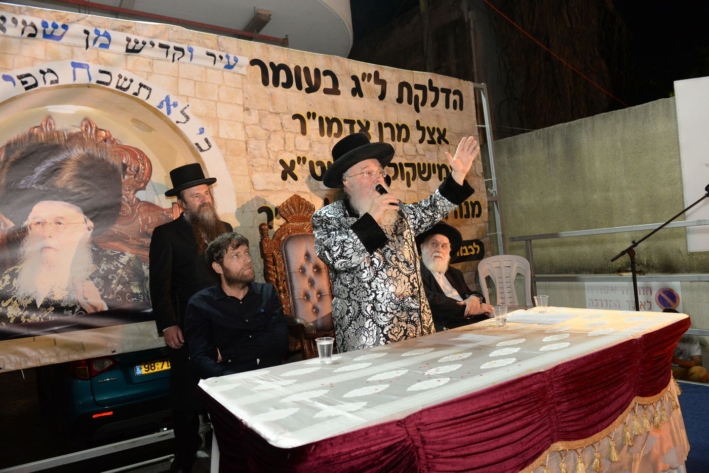 הדלקת ל"ג בעומר הגדולה, אצל האדמו"ר ממישקולץ – מנהיגה הרוחני של פתח תקוה