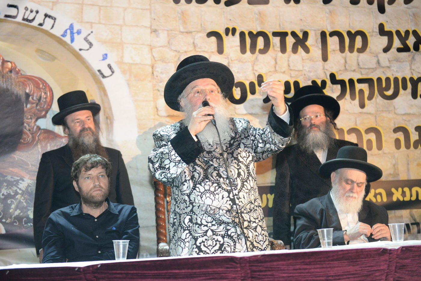 הדלקת ל"ג בעומר הגדולה, אצל האדמו"ר ממישקולץ – מנהיגה הרוחני של פתח תקוה