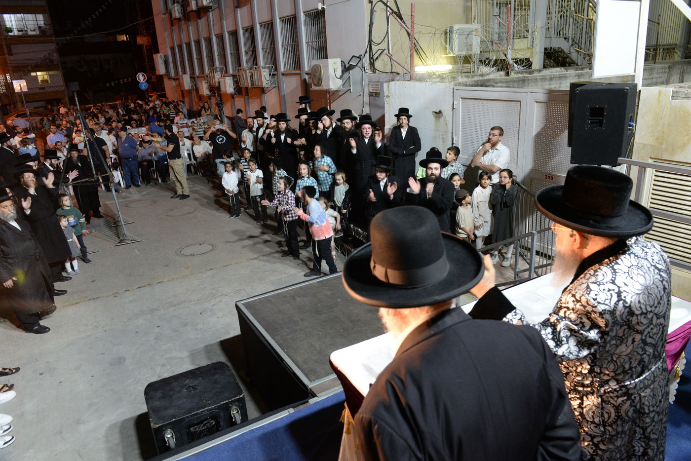 הדלקת ל"ג בעומר הגדולה, אצל האדמו"ר ממישקולץ – מנהיגה הרוחני של פתח תקוה