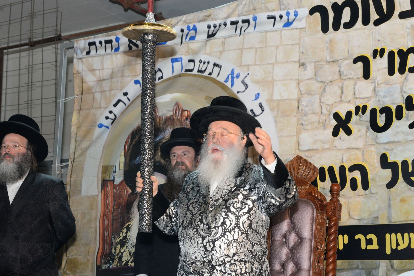 הדלקת ל"ג בעומר הגדולה, אצל האדמו"ר ממישקולץ – מנהיגה הרוחני של פתח תקוה