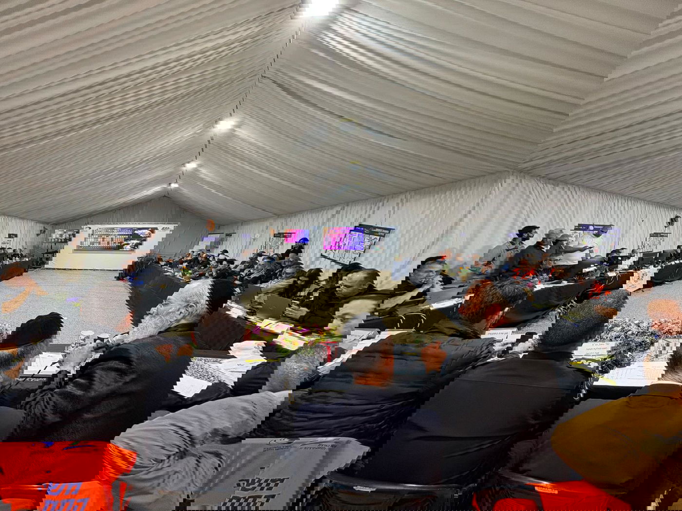 חדר מצב מרכזי בהר מירון לניהול התחבורה ציבורית בל"ג בעומר