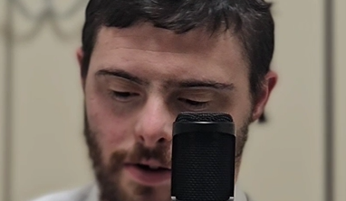 לייזר ברוק מארח את אחיו בספירה מרגשת: "שישה ושלושים יום"