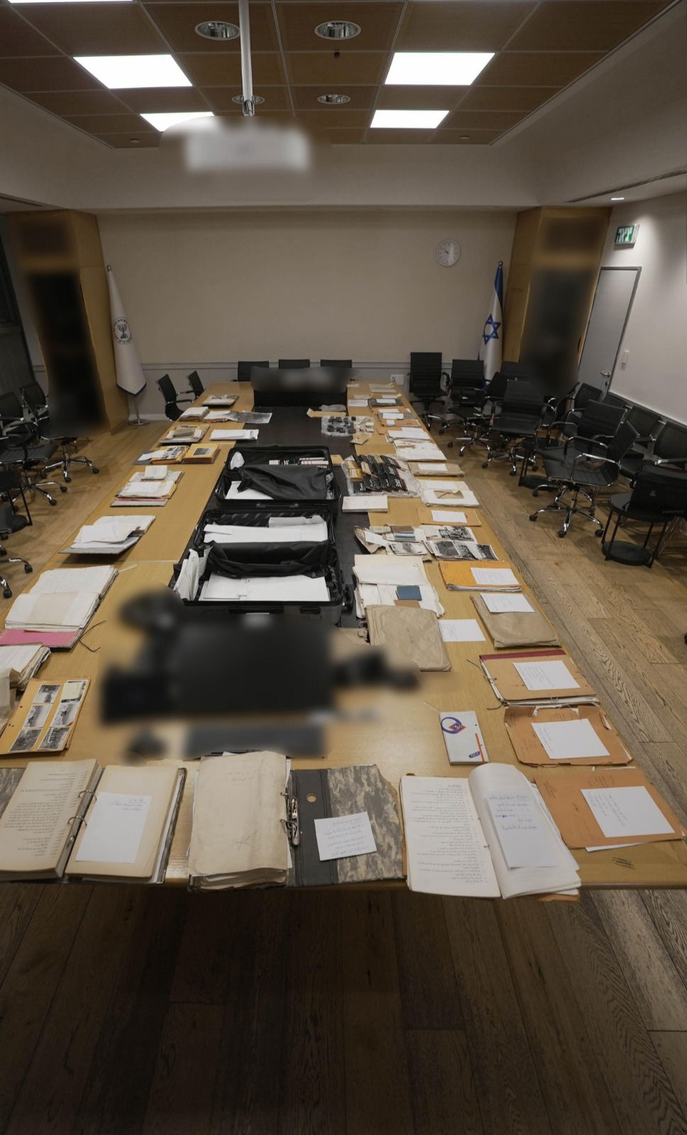 במבצע חשאי של המוסד: אלפי מסמכים, תמונות וחפצים של המרגל אלי כהן הובאו מסוריה