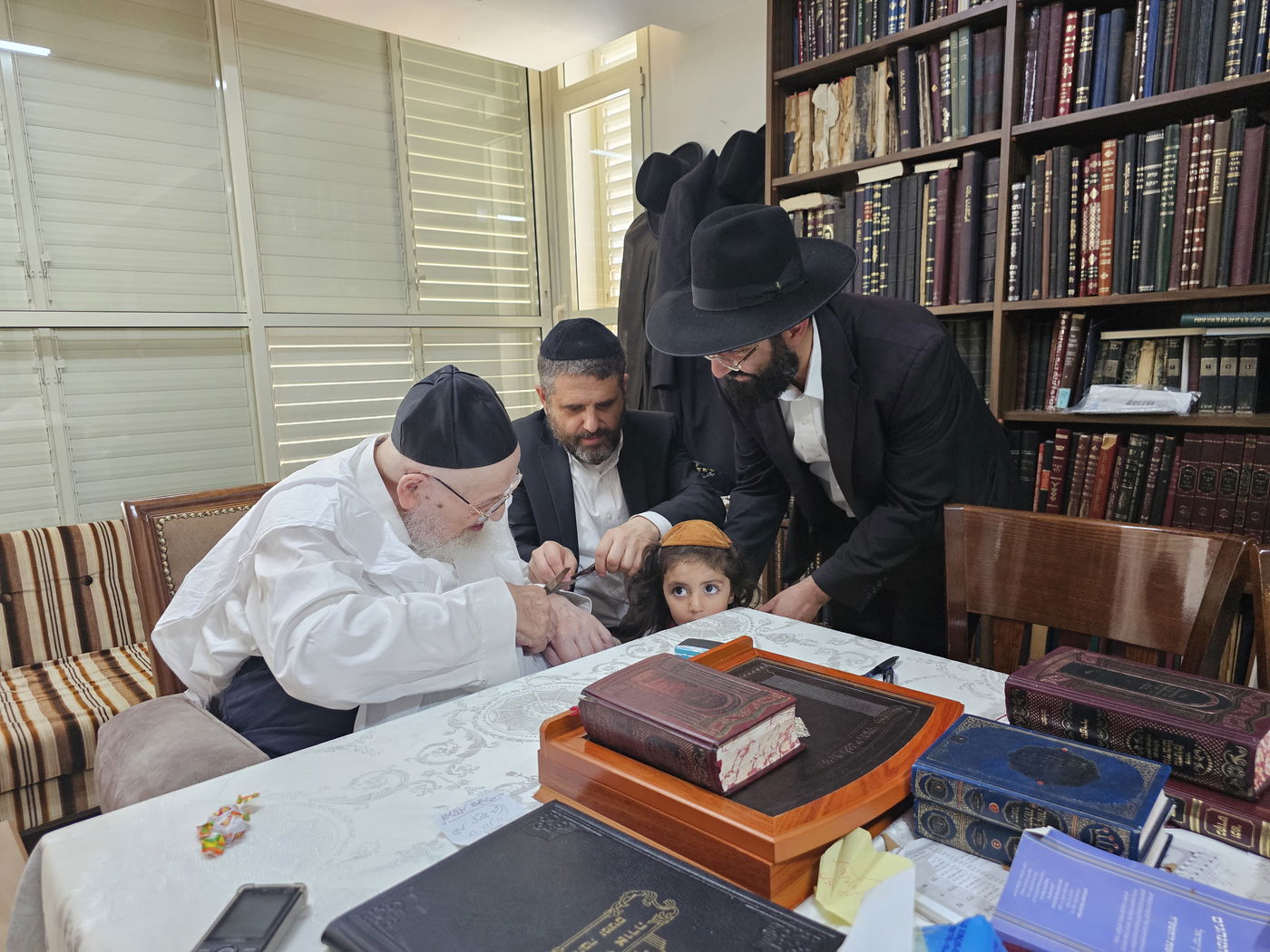 מראות ל"ג בעומר אצל הגאון רבי מאיר צבי ברגמן