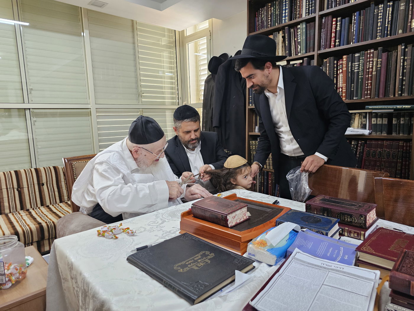 מראות ל"ג בעומר אצל הגאון רבי מאיר צבי ברגמן